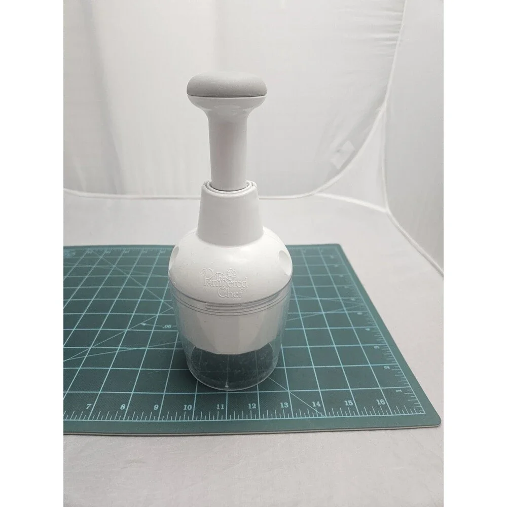 Pampered Chef #2585 Manual Food Chopper Garlic Chopper No Base